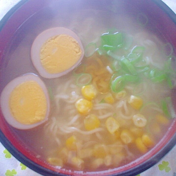 味玉＆ネギ＆コーン＆ごま油でインスタント塩ラーメン